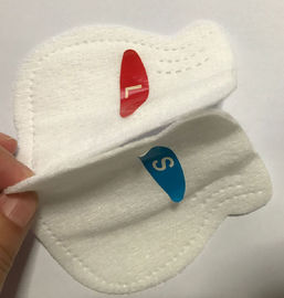 Porcellana I guanti eliminabili del neonato dei prodotti del bambino comodi per il graffio impediscono fornitore
